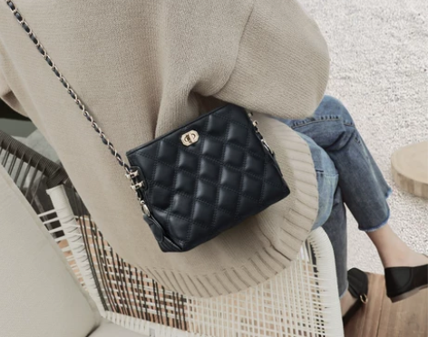 小ck包包女包 包包的皮质很在线，除了五金...