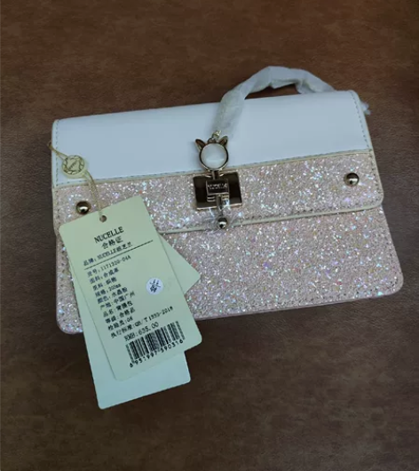 全新纽芝兰单肩斜挎女包 全新  不退不换