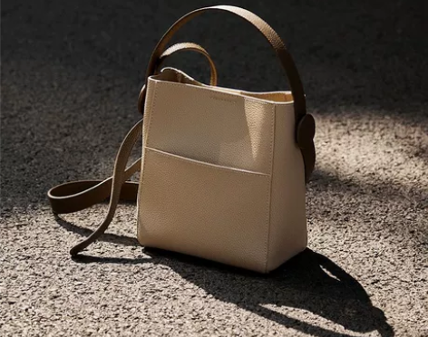 纳兰杜牛皮女包 九成新，可手拎可斜挎可单肩...