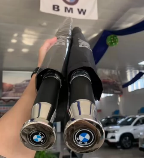 亏本处理！汽车展结束没送完的宝马汽车雨伞，...