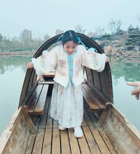 低价出汉服·明制三件套 ，只穿过一次轻微穿...