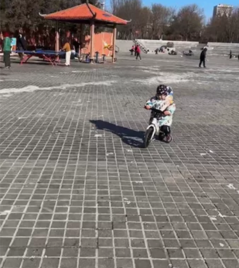 适合两岁宝宝的女孩子平衡车儿童3一6岁 刚...