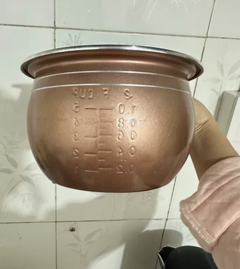 美菱电饭锅3L，明显使用痕迹，没有维修过，...