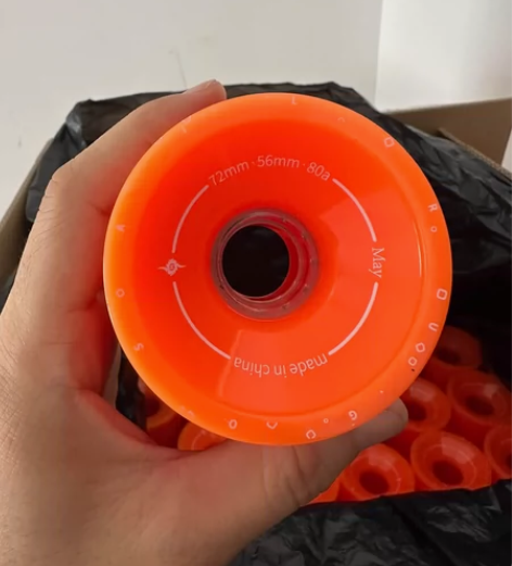 一套4个60元。精品滑板轮子 陆冲轮子陆地...