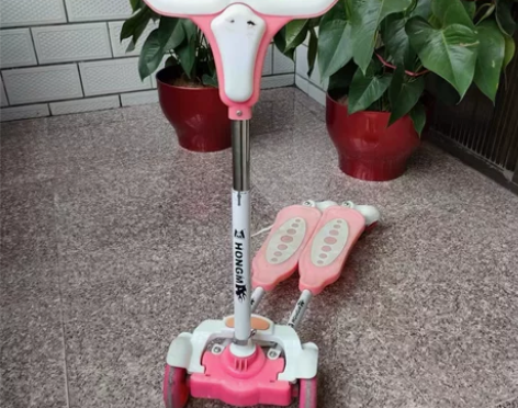 【闲置低价】儿童滑板车2-8岁宝宝四轮车小...