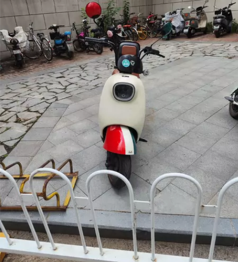 雅迪电动车成色如图，充好一次电2元，我自己...
