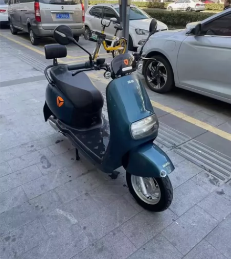 二手电动车雅迪爱玛款式品牌都有 9成新，外...