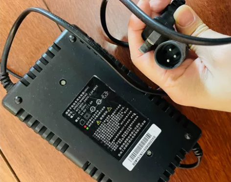 电瓶车48V锂电池充电器电动车充电器 成色...