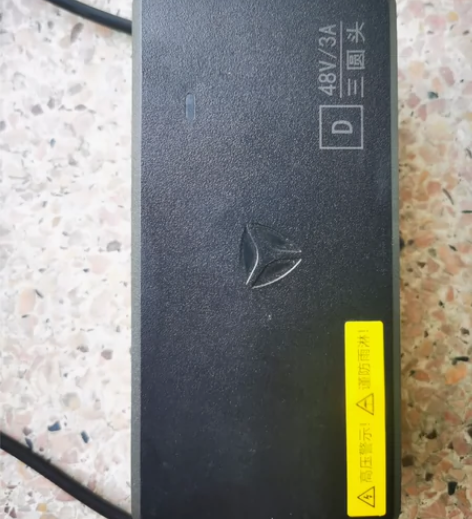 雅迪电动车原装充电器。48v3A充电器。雅...