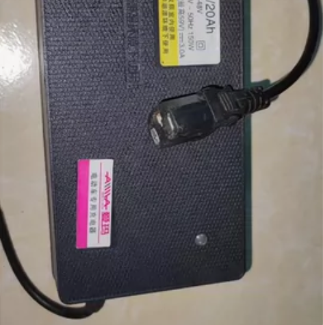 爱玛电动车原装充电器48伏20安，需要的联...