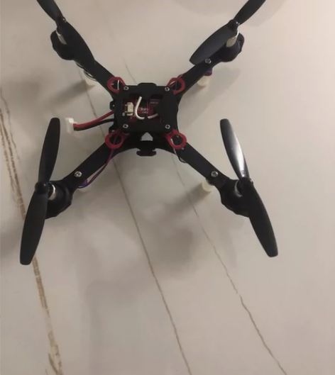 迷你四轴无人机富斯一代协议带电池到手飞 感...