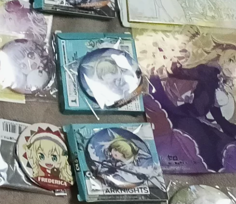 出明日方舟铃兰周边徽章吧唧亚克力 三个联合...