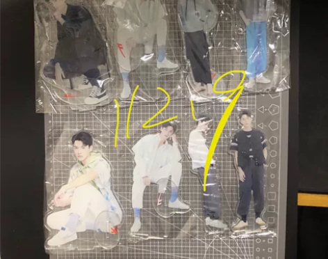 出 龚俊商周回力立牌一套 如图共7+1个，...