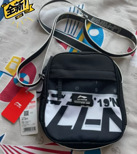 李宁正品全新精致小巧斜挎背包，时尚休闲百搭...