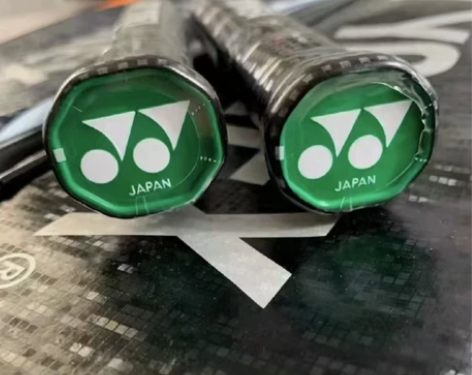 羽毛球拍个人闲置，原价一千多尤尼克斯羽毛球...