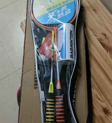 全新羽毛球拍，活动时买多了，现在18元一套...