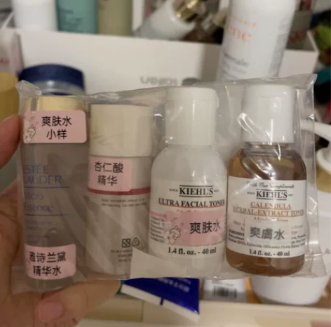一些大牌爽肤水小样 平时买大件化妆品时送的...