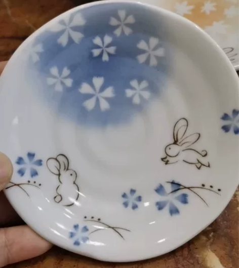 日本进口美浓烧蓝色兔子陶瓷小盘子小碟 宝贝...