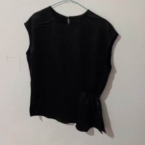 全新黑色短袖衫，高端定制款，料子很滑，特舒...