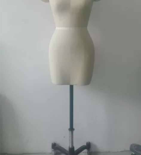 欧美中码女半身人台模特 感兴趣的话点“我想...