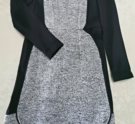 修身包臀连衣裙 服装款式细节：拼接 裙型：...