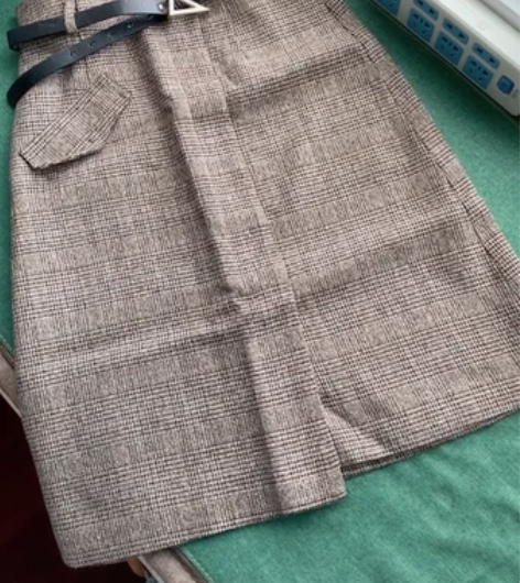 全新个人闲置高腰格子薄呢面料花苞半裙A字摩...