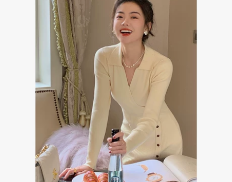 许大晴 港风复古针织裙女连衣裙V领修身显瘦...