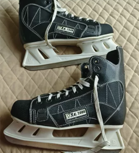 全新黑龙2008旱冰鞋43码。 感兴趣的话...