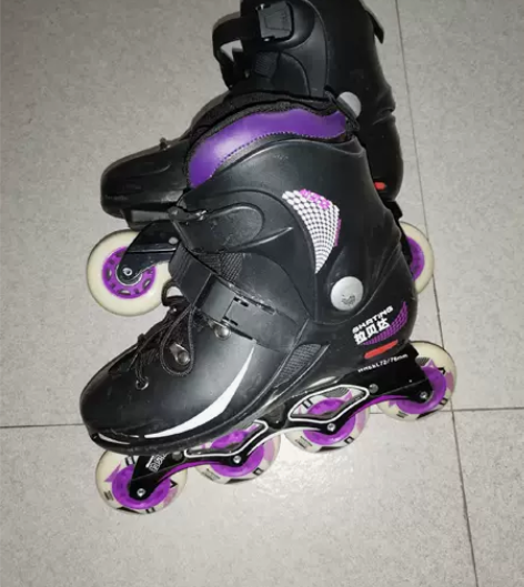 出售一双速滑鞋，38码！非诚勿扰！ 感兴趣...