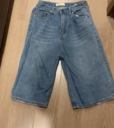 七分牛仔裤 感兴趣的话点“我想要”和我私聊...