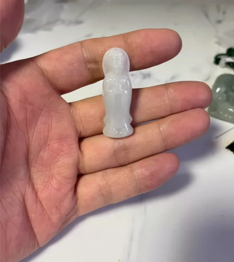 翡翠白玉观音，观音平安寓意，站观音立体雕刻...