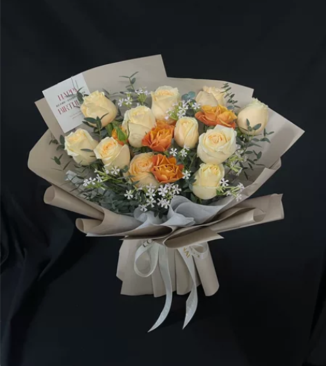 本人很喜欢鲜花，开了间花店，价格便宜，可以...