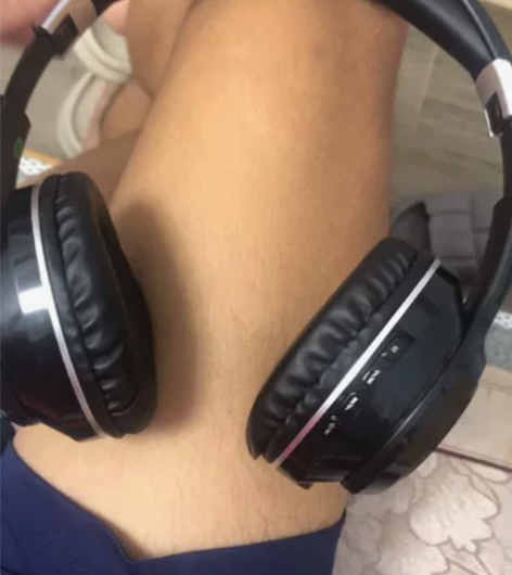 淘宝一百多入的多功能耳机，可以插内存卡当m...