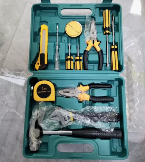 五金工具套装 包括螺丝刀、钳子、扳手、锤子...