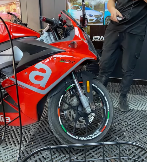 17年阿普利亚GPR150。 改了静音牙盘...