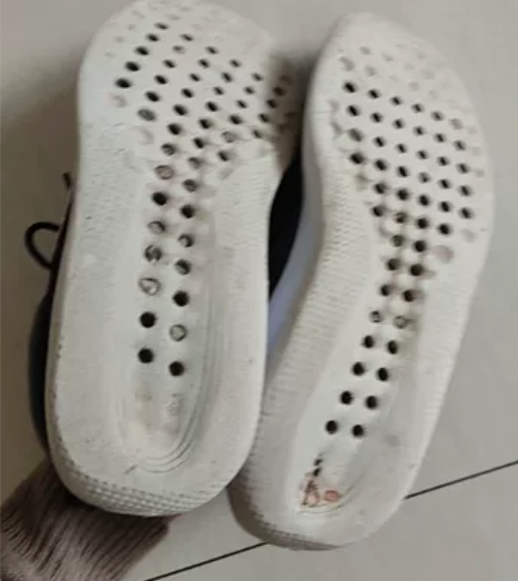 耐克运动鞋正品40码，没有开胶但内里后跟儿...