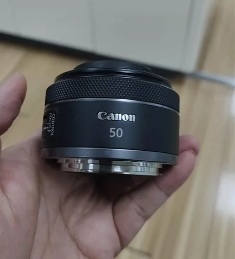 佳能RF50 1.8stm镜头，镜片通透干...
