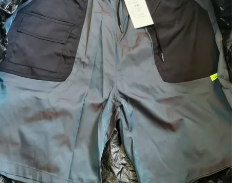 特价清仓，只剩M，宽松版型变色龙面料短裤非...