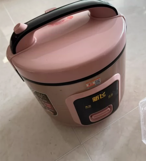 新飞传统电饭锅，一次没用过，外面轻微有磕碰...