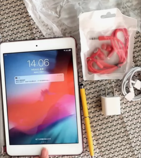 二手包邮苹果iPad mini4 Appl...