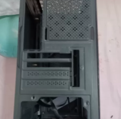 出一台机箱和电源组合。电源品牌：大水牛，电...