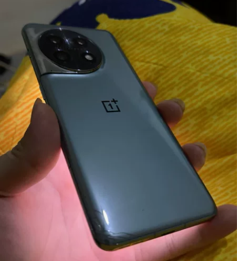 ?一加11    112+256后壳碎，前...