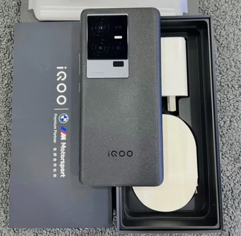 98新vivo iQOO 11赛道版 顶配...