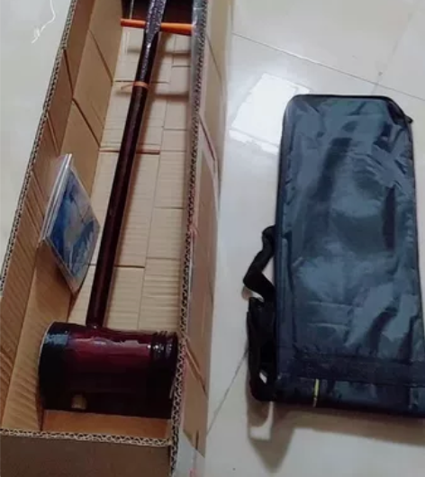 出一把全新未拆封二胡 配件齐全 全新没有拆...