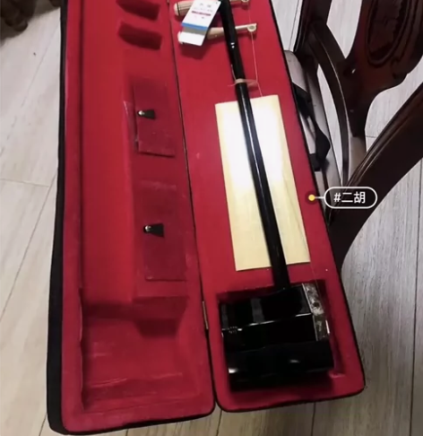 舅舅送的二胡，原价2000多的二胡，太难了...