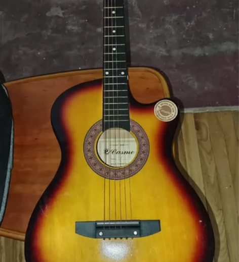 吉他，长90厘米左右，实物图，可用。上海自...