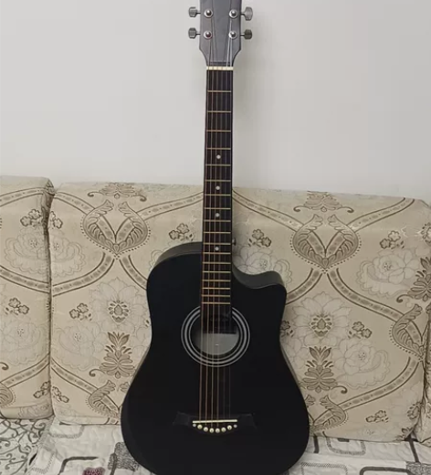 花了260元买的吉他孩子弹了五六次再也不弹...