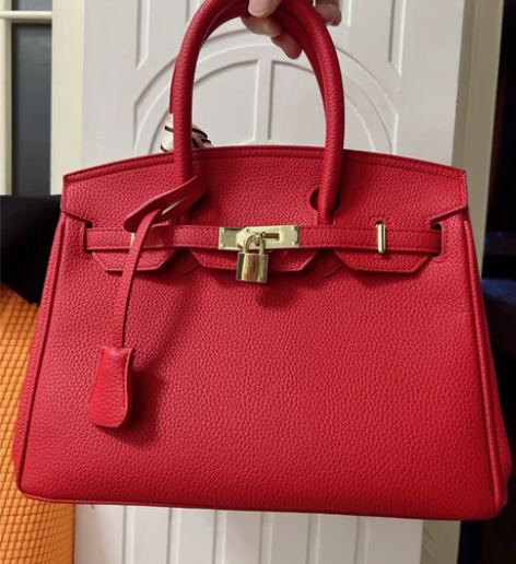 女士红色婚包大号宽30cm，只结婚背过一次...