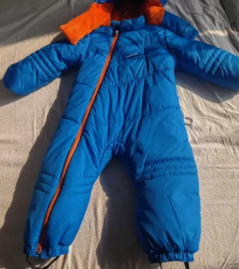 迪卡侬滑雪服穿过一次小了9.9新,需要的来...