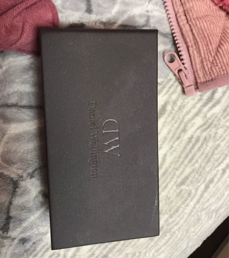 DW手表，经典款！表停了，表盘保护膜未撕，...